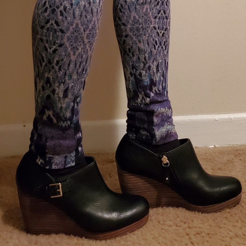 Dr. Scholl's Wedge Bootie Sz 7.5M